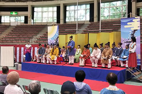 高岡万葉まつりに出席する市長の写真