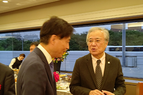 意見交換する市長の写真