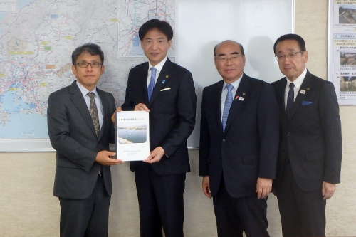 要望活動をする市長の写真