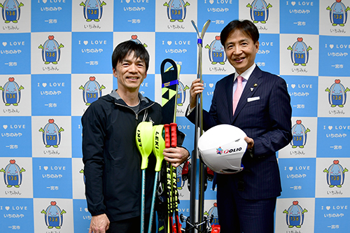 写真:記念撮影の様子