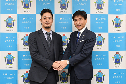写真:記念撮影の様子