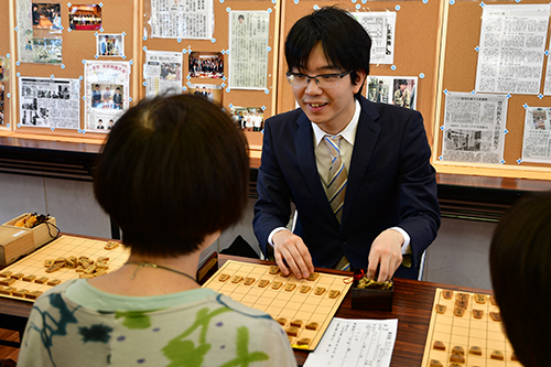 写真:記念撮影の様子