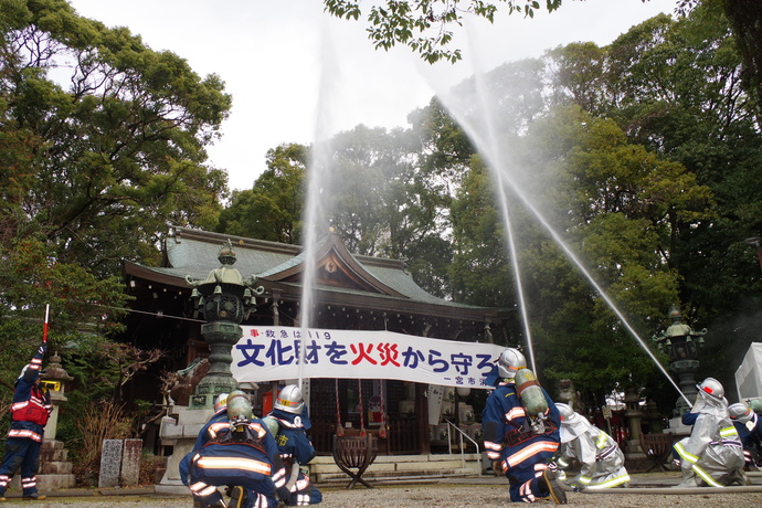 写真：一斉放水訓練中の様子