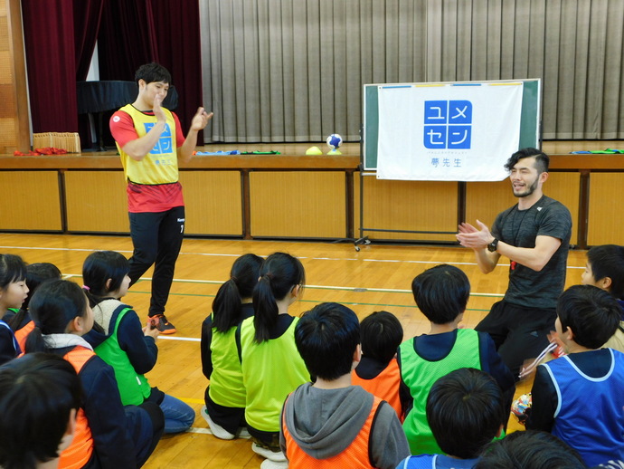 写真：藤本純季さんの話を聞く様子2