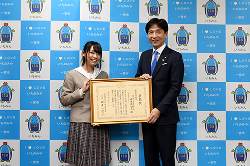 写真:記念撮影の様子