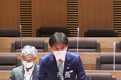 本会議での一般質問の様子の写真