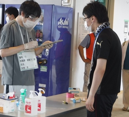避難所受付訓練の様子
