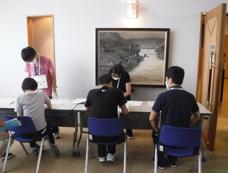 避難所受付訓練の様子