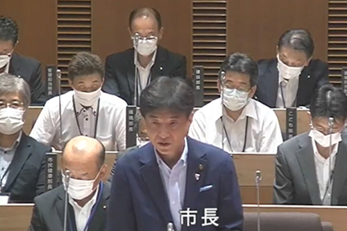 本会議(開会、議案上程・説明)の様子の写真