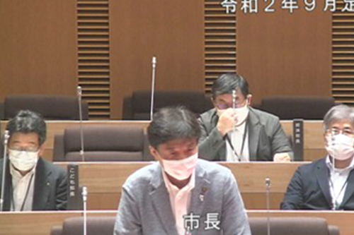 本会議(一般質問)の様子の写真