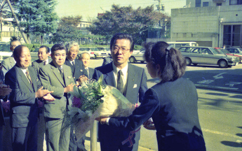 写真:神田市長 初登庁の様子