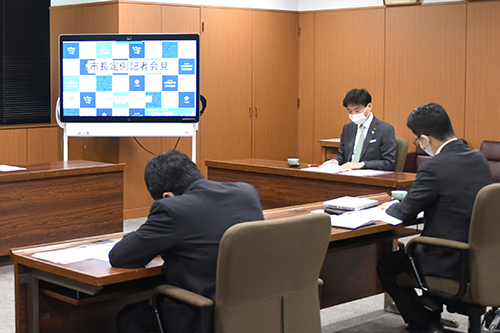 新型コロナ連絡会議の様子の写真