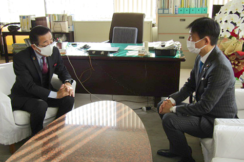 羽島市長と意見交換している様子の写真