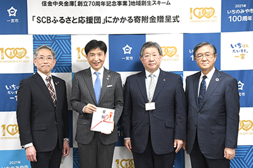 記念撮影の様子の写真