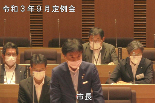 議会の様子の写真