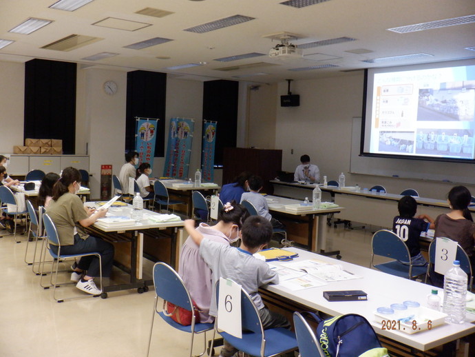 写真：ごみの学習の様子