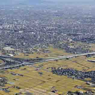 南西から撮った市街地の航空写真