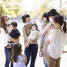 写真：赤ちゃんとお母さんの集まり