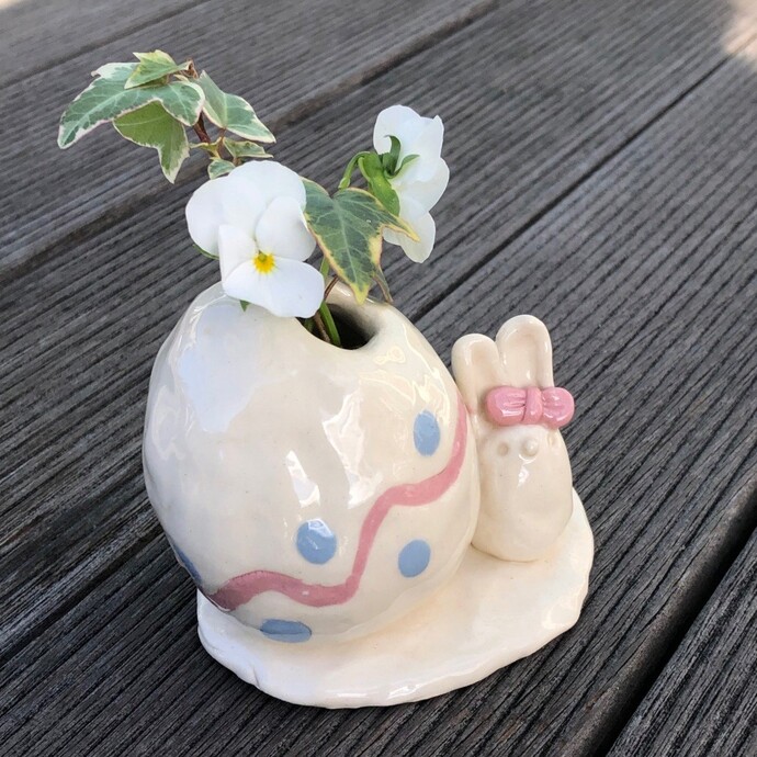 たまご型の入れ物
