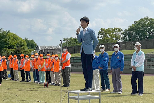 市長があいさつしている様子の写真