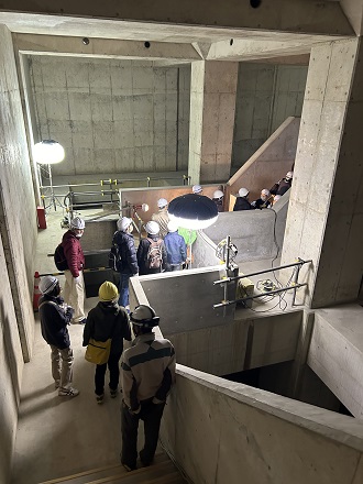 一般見学会の様子　北園貯留槽内