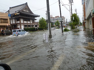 浸水した道路の写真