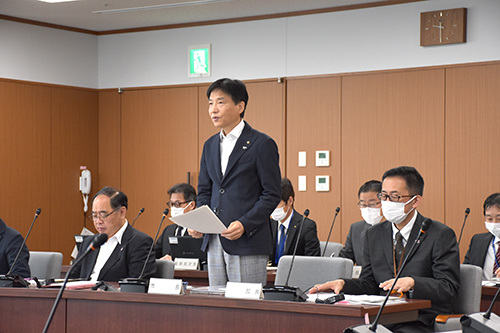 議会運営委員会の様子の写真