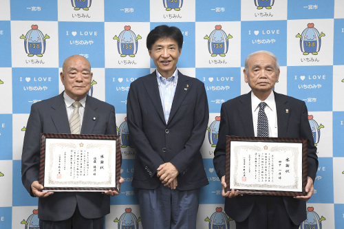 記念撮影の様子の写真