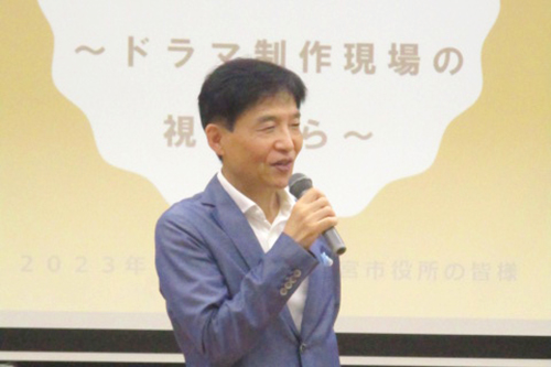 市長があいさつする写真