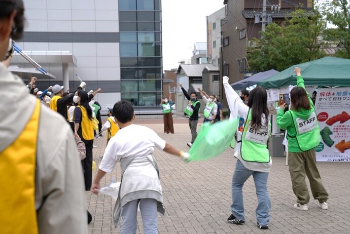 3日目　ゴミ拾いの催しの様子