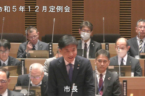 本会議(一般質問、議案質疑、委員会付託)の写真