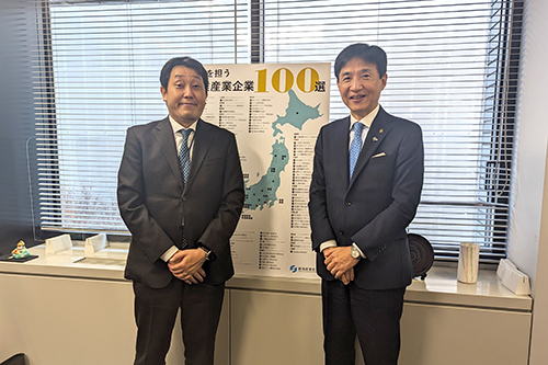 市長と田上生活製品課長の写真