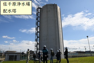佐千原浄水場1号配水池から配水塔を望む