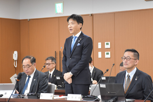 議会運営委員会の様子の写真