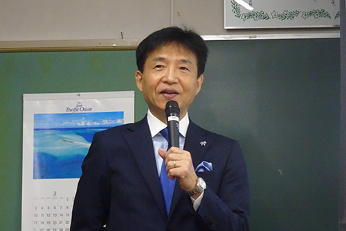 市長が貴船連区の町会長会議であいさつする写真