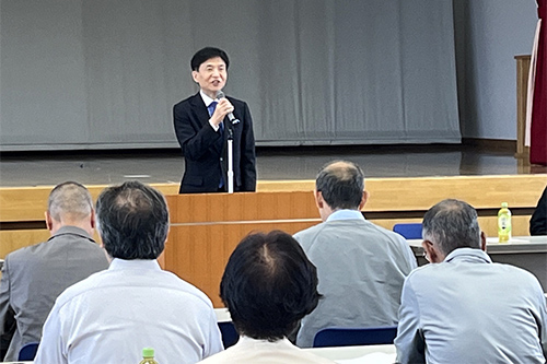 市長があいさつしている写真