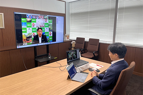 市長が理事会に出席している写真