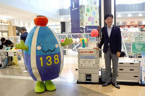 市長がイベントに参加している写真