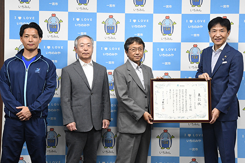 記念撮影の様子の写真