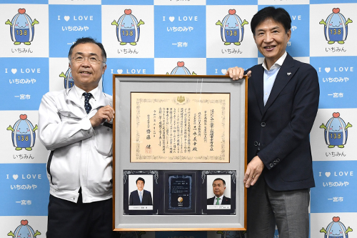 記念撮影の様子の写真