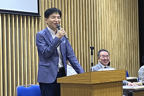 市長があいさつしている写真