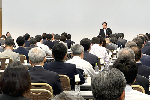 市長が全国市長会 理事・評議員合同会議に出席している写真