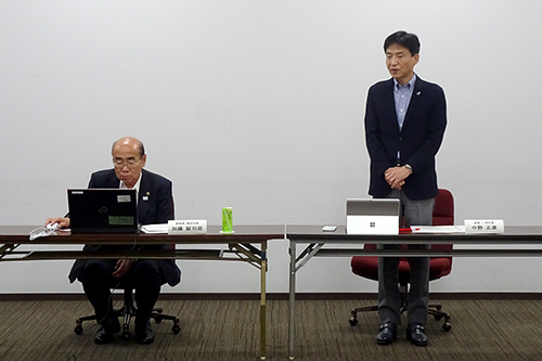 市長が協議している写真
