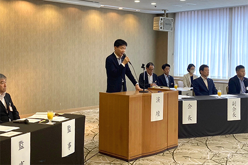 市長が委員会・総会に出席している写真