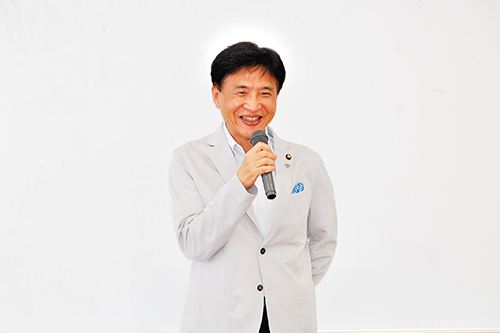 市長があいさつしている写真