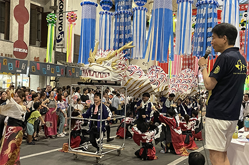 市長がワッショ―いちのみやで激励している写真