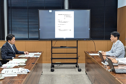 市長が意見交換している写真