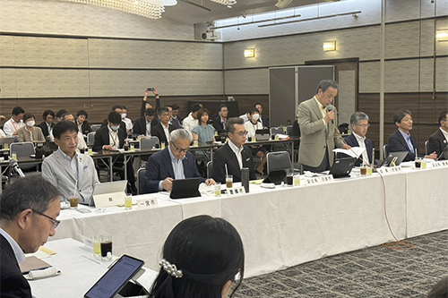市長が県・市懇談会に出席している写真
