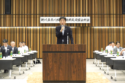 市長が通常総会に出席している写真
