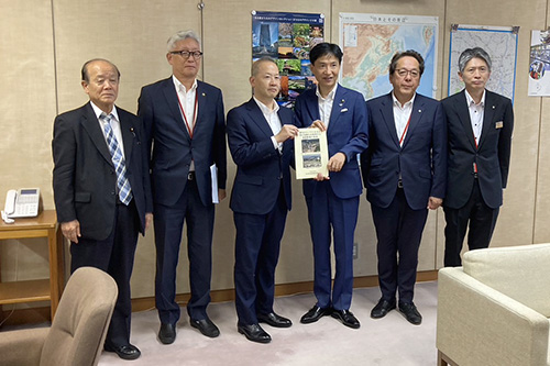 市長が要望活動している写真